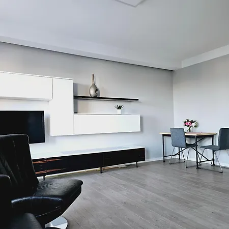 דירה 5 Pietro Apartamentowca W Sercu Poznania פוזנן